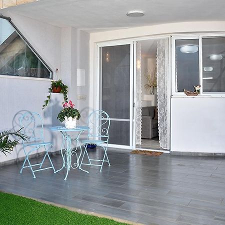 טבריה Luxury Suite With Jaccuzzi & Heated Pool מראה חיצוני תמונה