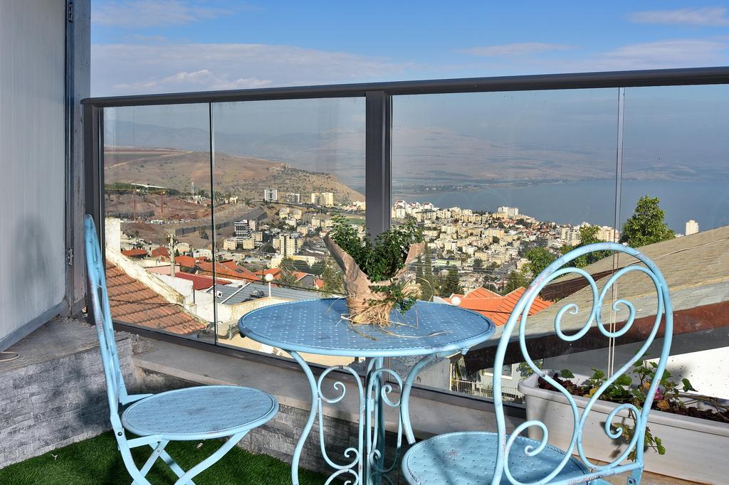 טבריה Luxury Suite With Jaccuzzi & Heated Pool מראה חיצוני תמונה